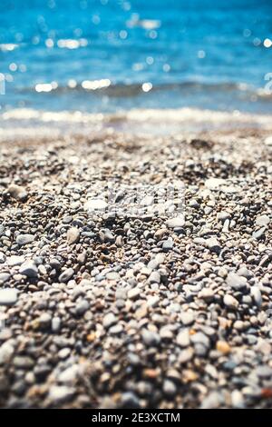 Brillare dell'acqua di mare al sole - pura acqua limpida sull'adriatico Foto Stock