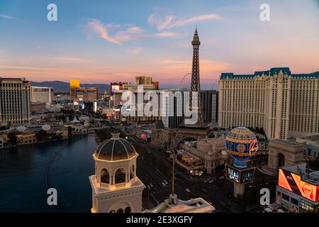 Vista della Strip di Las Vegas al tramonto Foto Stock