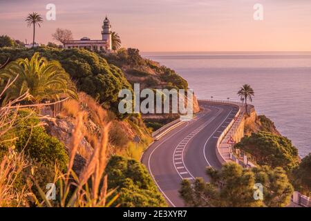 ROUTE N-11 FARO DI CALELLA (© MARIA PARELLADA 1859) CALELLA COSTA DEL MARESME CATALOGNA SPAGNA Foto Stock