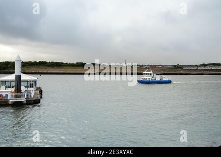 South Shields UK: 3 giugno 2020: Traghetto Metro sul molo del fiume Tyne Foto Stock