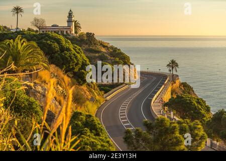 ROUTE N-11 FARO DI CALELLA (© MARIA PARELLADA 1859) CALELLA COSTA DEL MARESME CATALOGNA SPAGNA Foto Stock