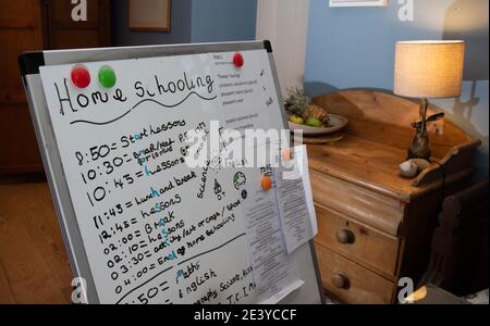 Preston, Lancashire, Regno Unito. 21 Gennaio 2021. Una tabella di tempo di scuola domestica, Preston, Lancashire. Credit: John Eveson/Alamy Live News Foto Stock