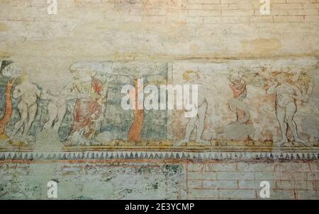 CAHORS, FRANCIA - 1 APRILE 2017: La storia di Adamo ed Eva in paradiso e la loro espulsione raffigurata sull'affresco della Cattedrale di Cahors (sito sulle vie di Santi Foto Stock