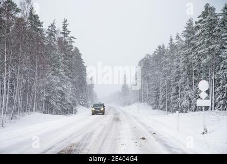 BOTTNARYD, SVEZIA - 11 GENNAIO 2017: L'inverno ha colpito duramente mercoledì. Ecco una foto del Bottnaryd di Småland. Foto Stock