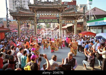 LUKANG, Taiwan - 2 dicembre 2018: Le celebrazioni tradizionali a Mazu tempio in Lukang, Taiwan. Lukang città vanta oltre 200 templi. Foto Stock