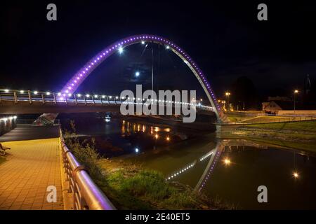 Ponte di libertà (Vabaduse) sul fiume Suur Emajogi a Tartu. Estonia Foto Stock