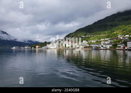 Ullensvang città in Norvegia. Città di Hardanger Fiord (Hardangerfjord). Foto Stock