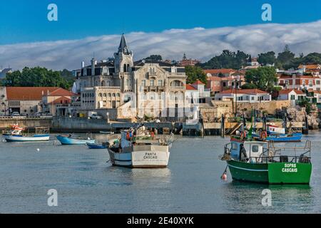 Palacio Seixas, barche a Cascais Bay, vista da Cidadela de Cascais, Cittadella di Cascais, a Cascais, quartiere di Lisbona, Lisboa regione, Portogallo Foto Stock