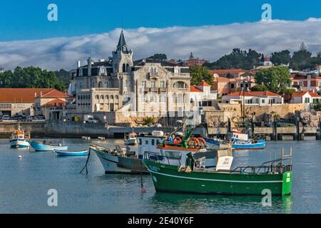 Palacio Seixas, barche a Cascais Bay, vista da Cidadela de Cascais, Cittadella di Cascais, a Cascais, quartiere di Lisbona, Lisboa regione, Portogallo Foto Stock