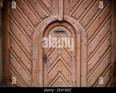 Porta ornata con chiodi, distretto di Hradcany, Praga, Repubblica Ceca, Foto Stock