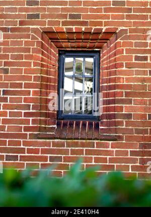 Finestra sul Daneshill laterizi Office, progettato la mia Sir Edwin Lutyens Foto Stock