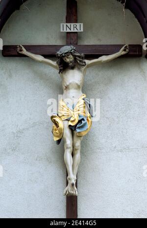 Kreuz von Kreuz an der Ostseite der Kirche Foto Stock