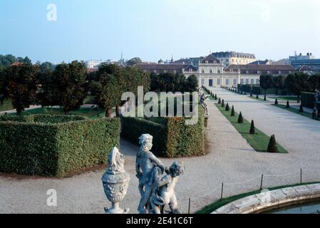 Blick auf den unteren Garten Foto Stock