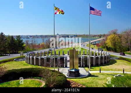 Il Maryland World War II Memorial si trova su una collina vicino alla U S Naval Academy di Annapolis, Maryland. È un tributo agli uomini e alle donne che hanno combattuto in quella guerra. Foto Stock