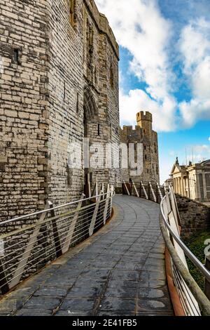 Ingresso al castello di Caernarfon, Gwynedd, Galles settentrionale Foto Stock