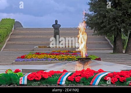 Memoriale di fiamma eterna in memoria del soldato sconosciuto al complesso di fiamma eterna e memoriale nella città di Irkutsk, Siberia meridionale, Russia Foto Stock