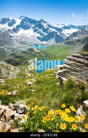 Perfezione naturalistica e strade alla moda nel Gran Paradiso Nazionale Parcheggio Foto Stock