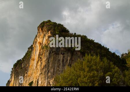 La roccia è tutta calcarea ed è parte della più grande barriera corallina del mondo. Foto Stock