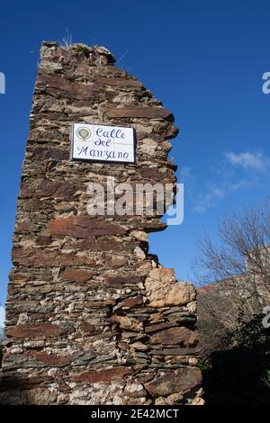 Casa in rovina nel villaggio di Granadilla. Città medievale evacuata nel 1965, sa di essere riabilitato. Extremadura, Spagna Foto Stock