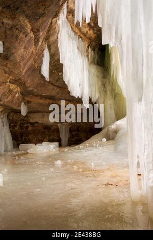 Vista dall'interno delle grotte di ghiaccio di Eben Foto Stock