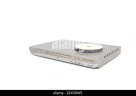 Lettore DVD o cd color argento con diversi dischi posizionati sulla parte superiore. Foto Stock