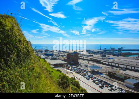 Il Porto di dover è un traghetto, terminal delle navi da crociera, carico marittimo e marina situato a dover, Kent, Inghilterra sud-orientale.Luglio 2016 Foto Stock