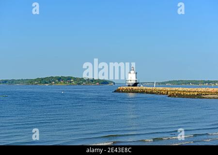 Spring Point Ledge è un faro situato nella baia di casco, a South Portland, nel Maine, Stati Uniti. Foto Stock