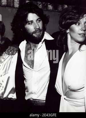 John Travolta con Marilu Henner Credit: Ralph Dominguez/MediaPunch Foto Stock