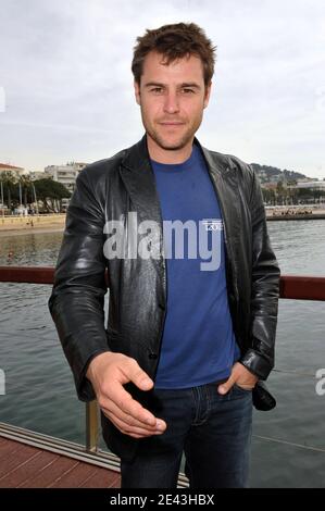 Autralian Roger Corser si pone durante la MIP TV a Cannes, in Francia, il 31 marzo 2009. Rodger promosse la serie Star 'Rush'. Foto di Giancarlo Gorassini/ABACAPRESS.COM Foto Stock