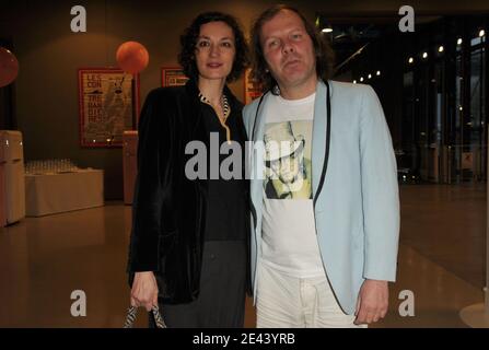 Philippe Katerine e la sua fidanzata Jeanne Balibar hanno partecipato ad una festa per onorare il direttore francese Luc Mollet al Centre Georges Pompidou di Parigi, in Francia, il 14 aprile 2009. Foto di Giancarlo Gorassini/ABACAPRESS.COM Foto Stock