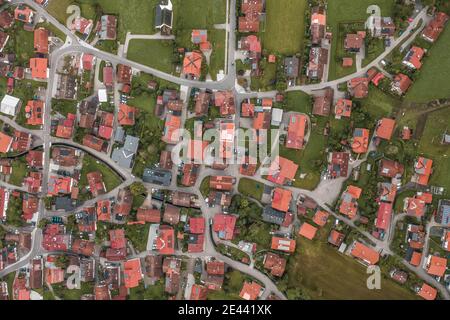 Vista aerea del villaggio tedesco di Bad Oberdorf in anticipo mattina d'estate Foto Stock