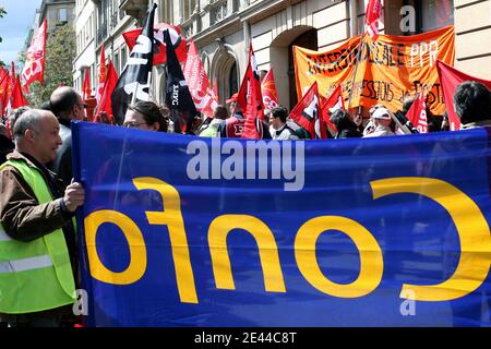 I lavoratori di Pinault-Printemps-la Redoute (PPR) manifestano contro i licenziamenti in tre rivenditori di proprietà di PPR Fnac Conforama e la Redoute convocati da sette sindacati francesi a Parigi, in Francia, il 28 aprile 2009. Foto di Stephane Gilles/ABACAPRESS.COM Foto Stock