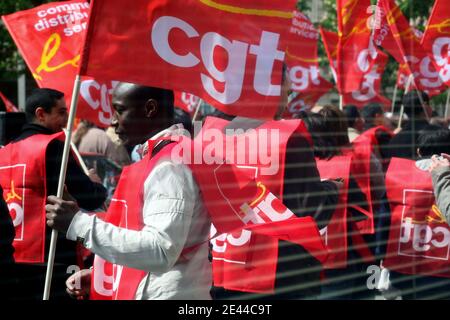 I lavoratori di Pinault-Printemps-la Redoute (PPR) manifestano contro i licenziamenti in tre rivenditori di proprietà di PPR Fnac Conforama e la Redoute convocati da sette sindacati francesi a Parigi, in Francia, il 28 aprile 2009. Foto di Stephane Gilles/ABACAPRESS.COM Foto Stock