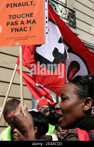 I lavoratori di Pinault-Printemps-la Redoute (PPR) manifestano contro i licenziamenti in tre rivenditori di proprietà di PPR Fnac Conforama e la Redoute convocati da sette sindacati francesi a Parigi, in Francia, il 28 aprile 2009. Foto di Stephane Gilles/ABACAPRESS.COM Foto Stock