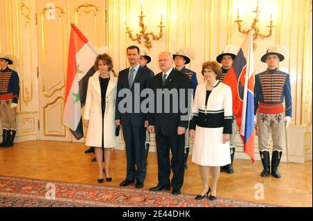 Il presidente slovacco Ivan Gasparovic e sua moglie Silvia ricevono il presidente siriano Bashar al Assad e la moglie Asma al Palazzo Presidenziale di Bratislava, Slovacchia, il 29 aprile 2009. La coppia presidenziale siriana è in visita di 2 giorni in Slovacchia. Foto di Ammar Abd Rabbo/ABACAPRESS.COM Foto Stock