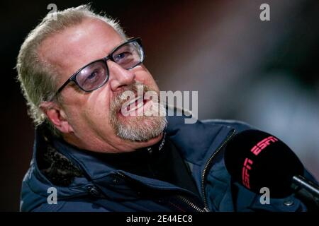 NIJMEGEN, PAESI BASSI - GENNAIO 21: Gerry van Campen durante l'intervista con ESPN durante la partita olandese della KNVB Cup tra NEC e Fortuna Sittard a De Foto Stock