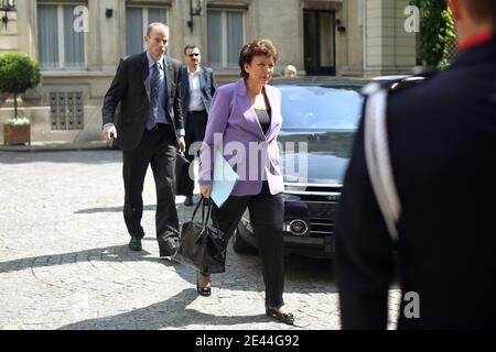 Il Ministro francese della sanità Roselyne Bachelot arriva a una conferenza stampa sull'influenza suina, a Parigi, il 01 maggio 2009. Foto di Thibault Camus/ABACAPRESS.COM Foto Stock