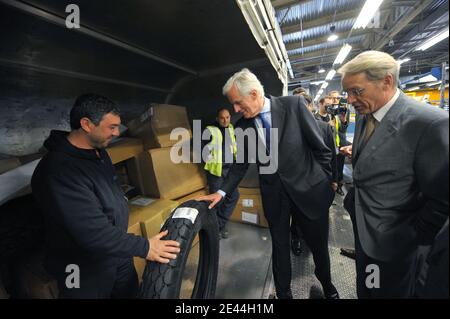 Michel Barnier, ministro francese dell'Agricoltura e candidato in alto nella lista di destra dell'UMP per la regione Ile-de-France per le elezioni europee, visita IL FEDEX Fret all'aeroporto Roissy Charles de Gaulle, vicino a Parigi, il 4 maggio 2009. Foto di Mousse/ABACAPRES.COM Foto Stock