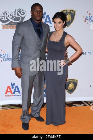 Reggie Bush e Kim Kardashian partecipano al 16° Gala annuale Race to Erase MS tenutosi presso l'Hyatt Regency Century Plaza Hotel, Los Angeles, CA, USA l'8 maggio 2009. Foto di Lionel Hahn/ABACAPRESS.COM (nella foto: Reggie Bush, Kim Kardashian) Foto Stock