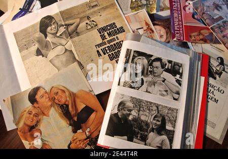 Alcuni ritagli di vecchie riviste su Heloisa Eneida Menezes Paes Pinto, Rio de Janeiro, Brasile il 16 giugno 2008. Heloisa aka Helo Pinheiro, fu la ragazza che nel 1962 ispirò Vinicius de Morais e Antonio Carlos Jobim a comporre la famosa canzone 'la ragazza da Ipanema' (Garota de Ipanema), diring the Bossa Nova age in Brasile. Foto di Giuseppe Bizzarri/ABACAPRESS.COM Foto Stock