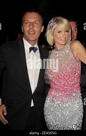 EXCLUSIVE-Paris Hilton festeggiando con il suo ragazzo Doug Reinhardt al night club 'VIP ROOM' durante il 62o Festival Internazionale del Cinema di Cannes, nel Sud della Francia, il 16 maggio 2009. Doug filma con la sua fotocamera digitale il suo amante Parigi quando sono arrivati alla 'CAMERA VIP' e posato con il proprietario Jean Roch nella loro area VIP privata. Più tardi Parigi e doug lasciare la loro zona privata al bagno. Foto di Gorassini-Guignebourg/ABACAPRESS.COM Foto Stock