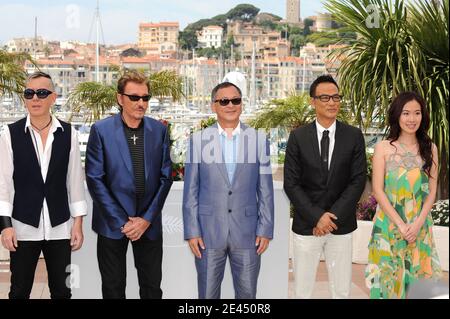 Gli attori Simon Yam di Honk Kong, il regista Johnnie to, Michelle Ye, il cantante e attore francese Johnny Hallyday, Anthony Wong e Siu-Fai Cheung di Hong Kong partecipano alla Photocall 'Vengeance' che si tiene al Palais Des Festival durante il 62° Festival Internazionale del Cinema di Cannes, in Francia, il 17 maggio 2009. Foto di Nebinger-Orban/ABACAPRESS.COM Foto Stock