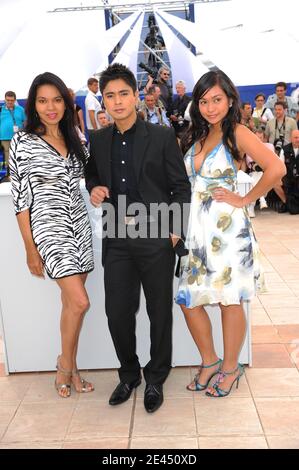 L'attrice Maria Isabel Lopez, l'attore Coco Martin e l'attrice Mercedes Cabral partecipano alla Photocall 'Kinatay' che si tiene al Palais Des Festival durante il 62° Festival Internazionale del Cinema di Cannes, in Francia, il 17 maggio 2009. Foto di Nebinger-Orban/ABACAPRESS.COM Foto Stock