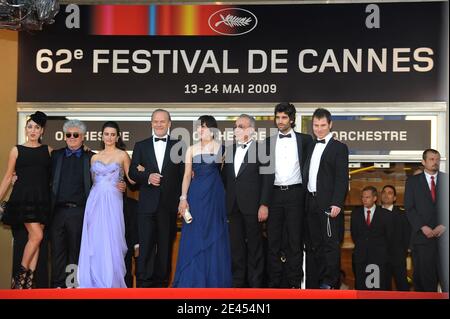 Rossy de Palma, Pedro Almodovar, Penelope Cruz, Lluis Homar, Blanca Portillo, Jose Luis Gomez e Tamar Novas arrivano alla proiezione di "Los Abrazos Rotos" durante il 62° Festival del Cinema di Cannes al Palais des Festivals di Cannes, Francia, il 19 maggio 2009. Foto di Nebinger-Orban/ABACAPRESS.COM Foto Stock