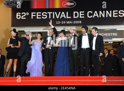 Rossy de Palma, Pedro Almodovar, Penelope Cruz, Lluis Homar, Blanca Portillo, Jose Luis Gomez e Tamar Novas arrivano alla proiezione di "Los Abrazos Rotos" durante il 62° Festival del Cinema di Cannes al Palais des Festivals di Cannes, Francia, il 19 maggio 2009. Foto di Nebinger-Orban/ABACAPRESS.COM Foto Stock