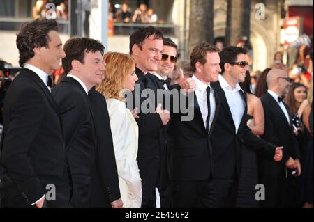 Membri del cast e dell'equipaggio, tra cui Quentin Tarantino, Brad Pitt, Diane Kruger, Melanie Laurent, Christoph Waltz, Daniel Bruhl, Eli Roth, Mike Myers e Michael Fassbender, che arrivano per la proiezione di "Inglourious Basterds" durante il 62° Festival del Cinema di Cannes al Palais des Festivals a Cannes, in Francia, il 20 maggio; 2009. Foto di Nebinger-Orban/ABACAPRESS.COM Foto Stock