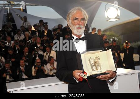 Il regista Michael Haneke si pone dopo aver vinto il Palme D'Or per il 'nastro Bianco' durante la fotocellula della cerimonia di chiusura del 62° Festival del Cinema di Cannes il 24 maggio 2009 a Cannes, Francia, il 24 2009 maggio. Foto di Nebinger-Orban/ABACAPRESS.COM Foto Stock