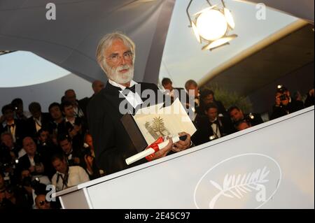 Il regista Michael Haneke si pone dopo aver vinto il Palme D'Or per il 'nastro Bianco' durante la fotocellula della cerimonia di chiusura del 62° Festival del Cinema di Cannes il 24 maggio 2009 a Cannes, Francia, il 24 2009 maggio. Foto di Nebinger-Orban/ABACAPRESS.COM Foto Stock