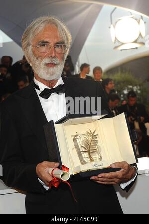 Il regista Michael Haneke si pone dopo aver vinto il Palme D'Or per il 'nastro Bianco' durante la fotocellula della cerimonia di chiusura del 62° Festival del Cinema di Cannes il 24 maggio 2009 a Cannes, Francia, il 24 2009 maggio. Foto di Nebinger-Orban/ABACAPRESS.COM Foto Stock