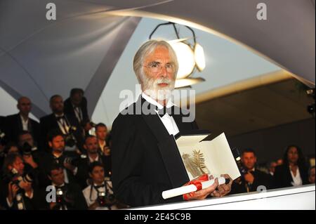 Il regista Michael Haneke si pone dopo aver vinto il Palme D'Or per il 'nastro Bianco' durante la fotocellula della cerimonia di chiusura del 62° Festival del Cinema di Cannes il 24 maggio 2009 a Cannes, Francia, il 24 2009 maggio. Foto di Nebinger-Orban/ABACAPRESS.COM Foto Stock